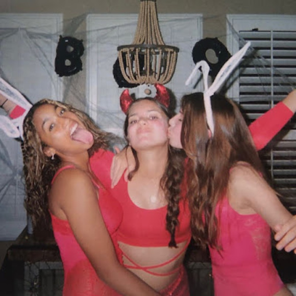 Meet your Posher, Gabi - Picture 1 of 1